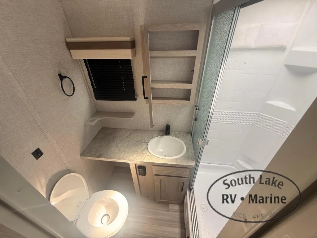 2022 Forest River Rockwood Ultra Lite 2614BS, Photos photo 10