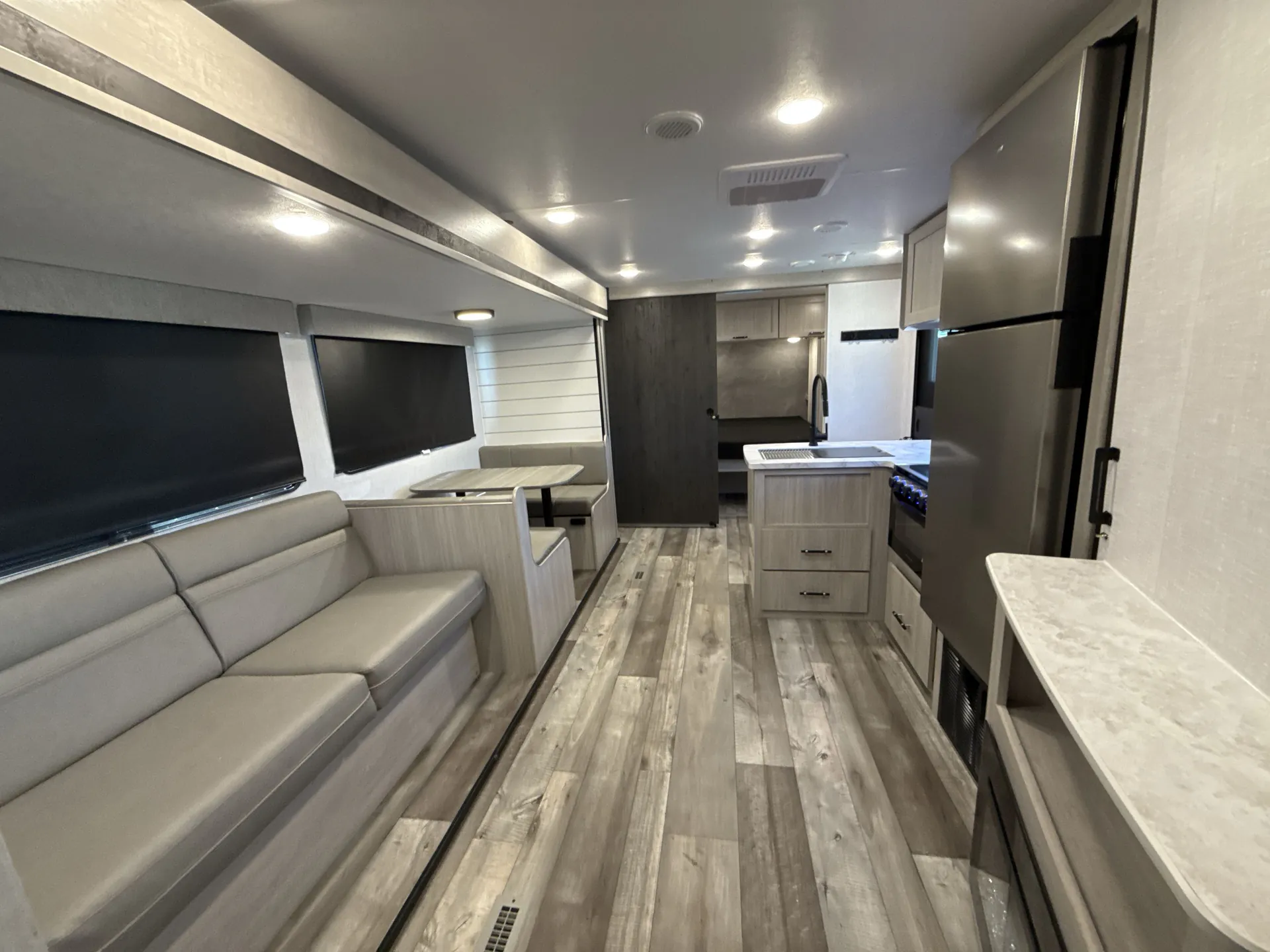 2025 crossroads Sunset Trail 27BHS — living area main