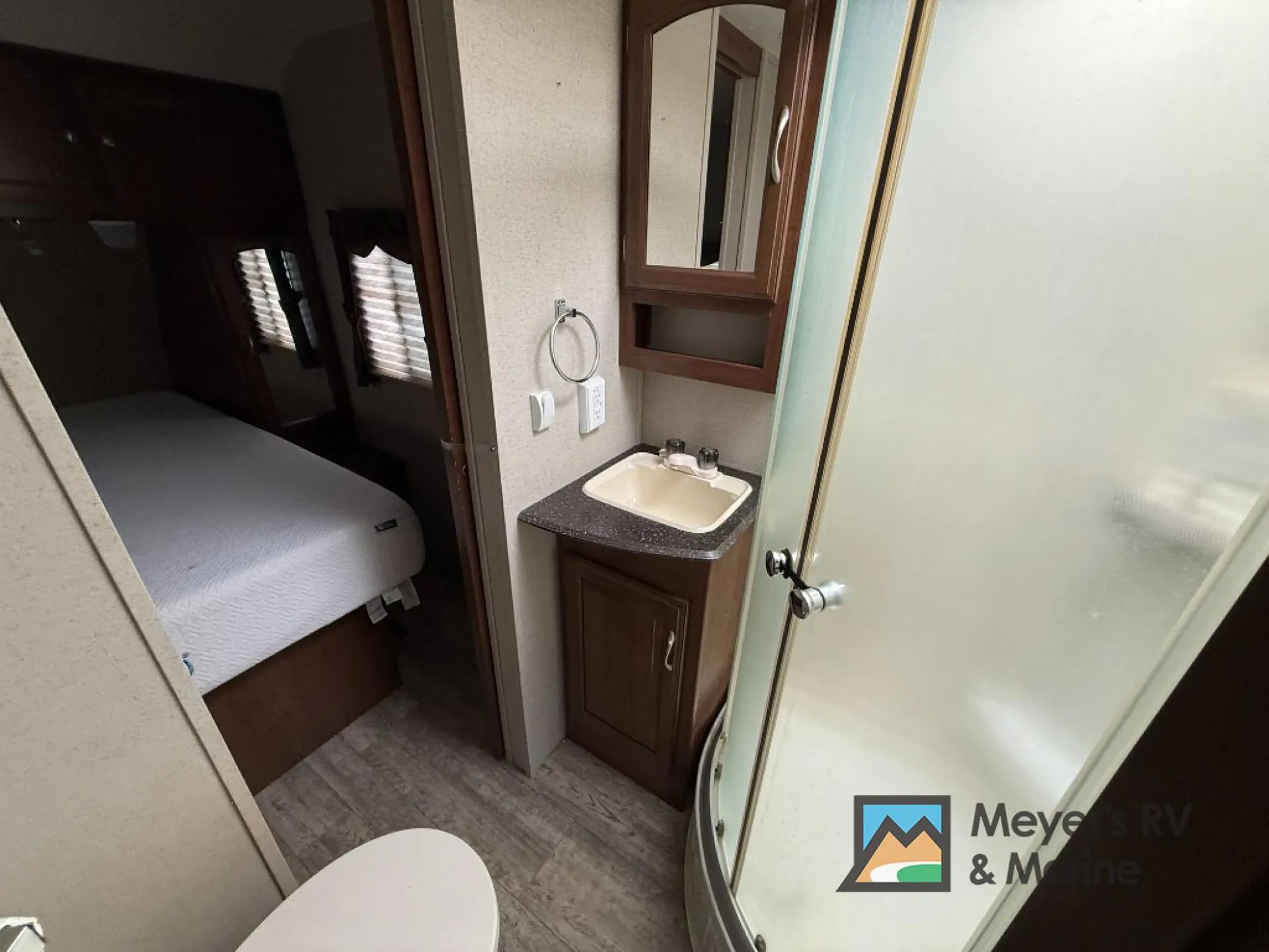 2017 Coachmen Freedom Express 320BHDS - Photo 3