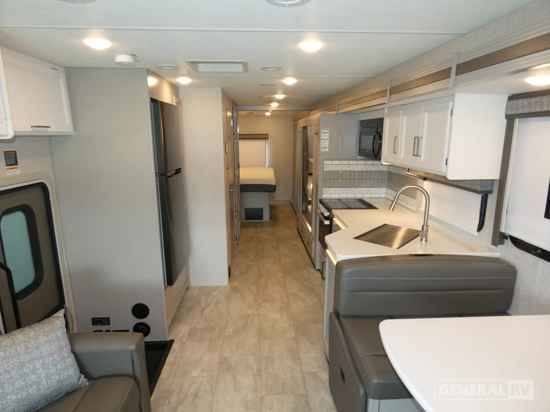 2025 Thor Motor Coach Windsport 34J - Photo 3