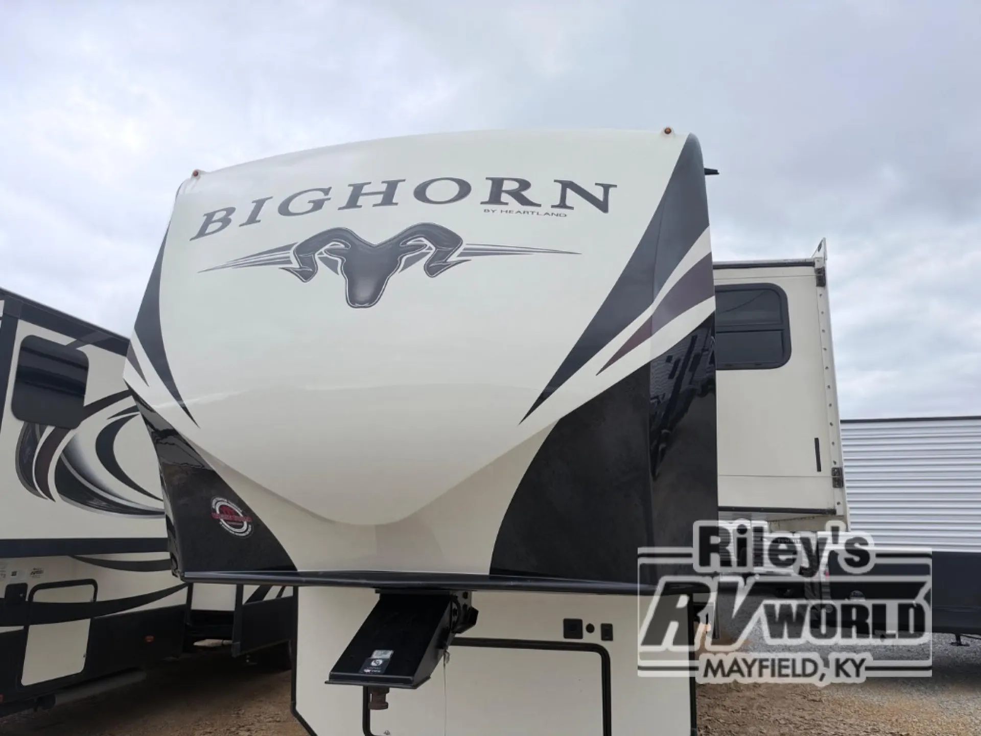 2017 Heartland Bighorn 3575EL - Photo 2