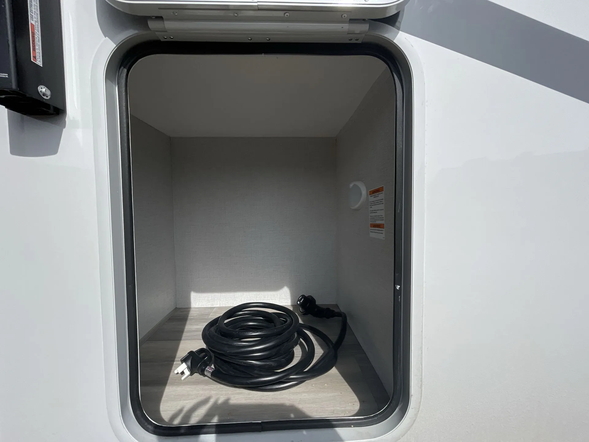 2026 Thor Motor Coach Geneva 19VX - Photo 3