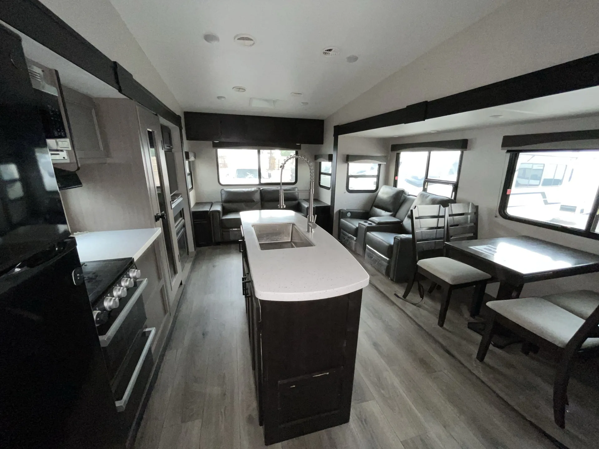 2021 Starcraft Telluride 334RLS — living area main