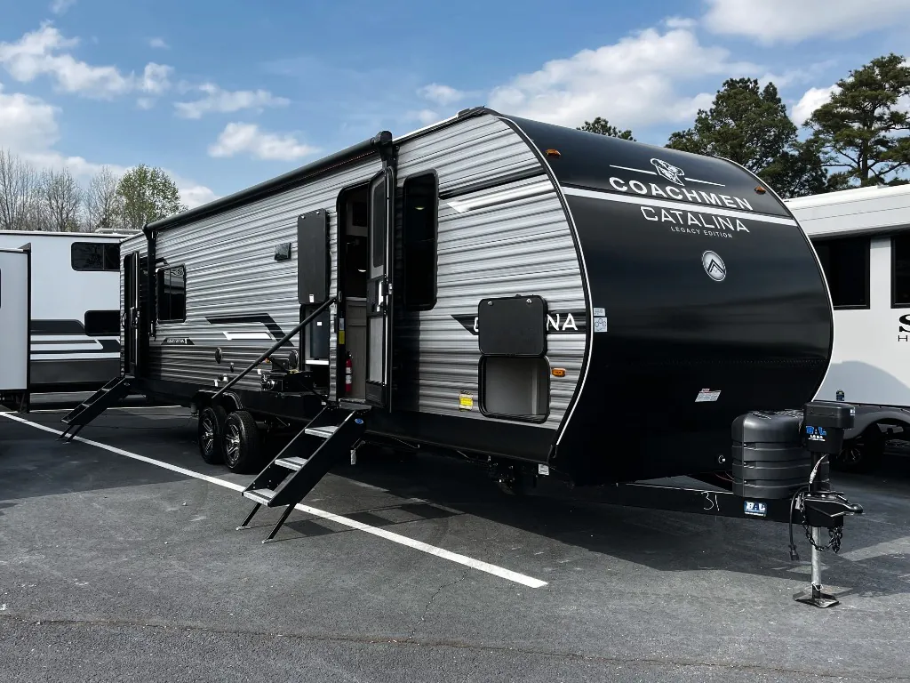 2027 Coachmen Catalina Legacy Edition 333DBDSCK - Photo 2
