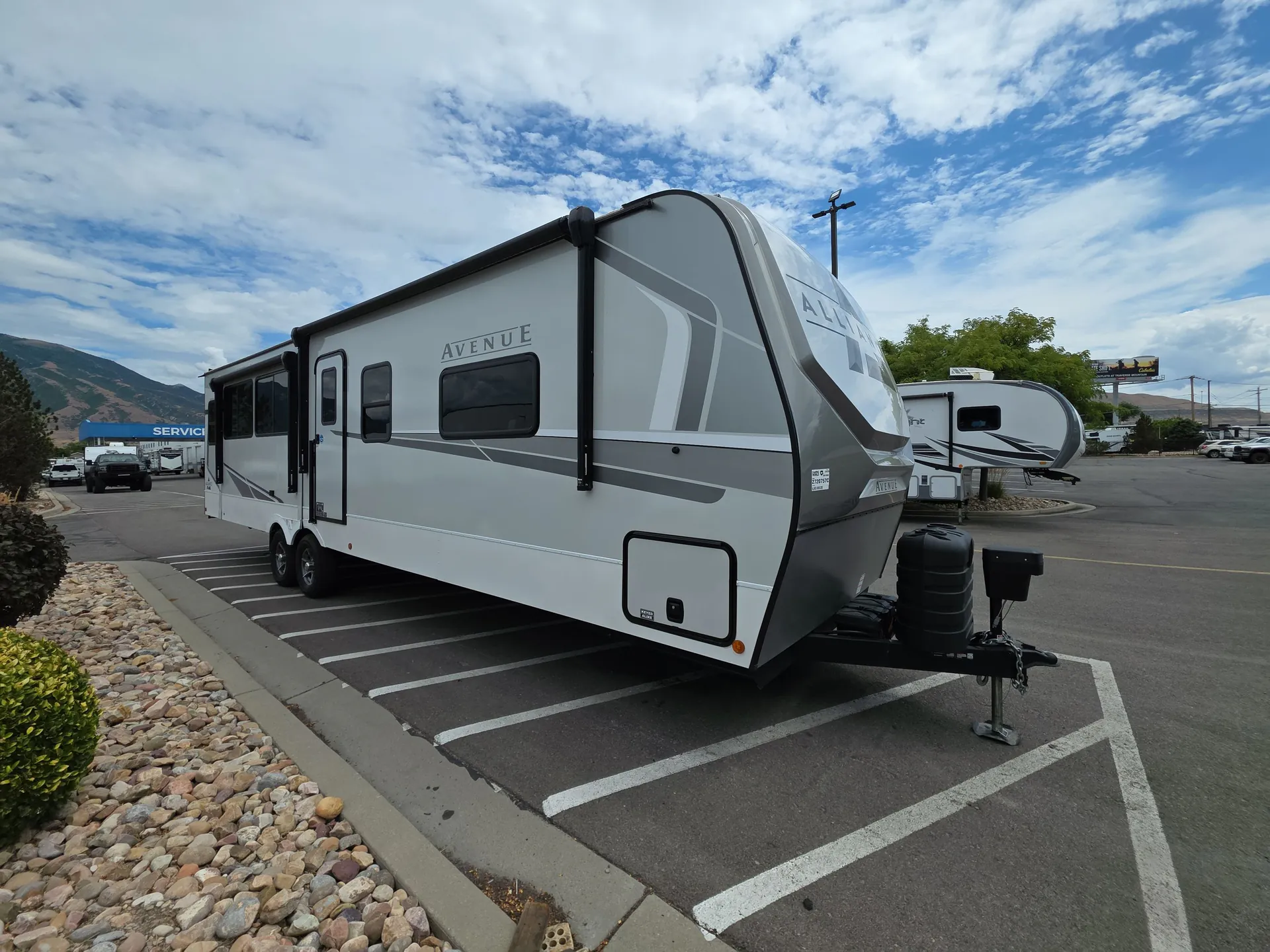 2025 Alliance RV Avenue 332RL - Photo 2