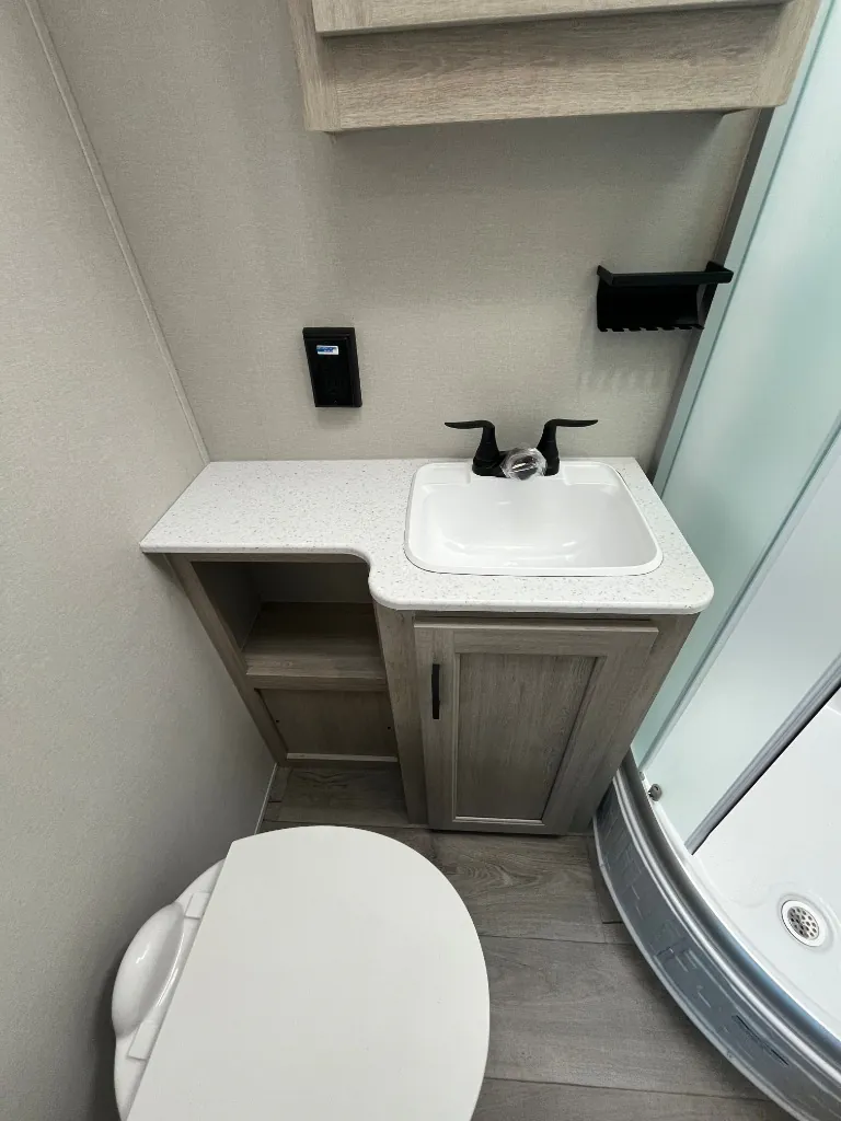 2026 Coachmen Catalina Legacy Edition 343BHTS (2 Queen Beds), Photos photo 34