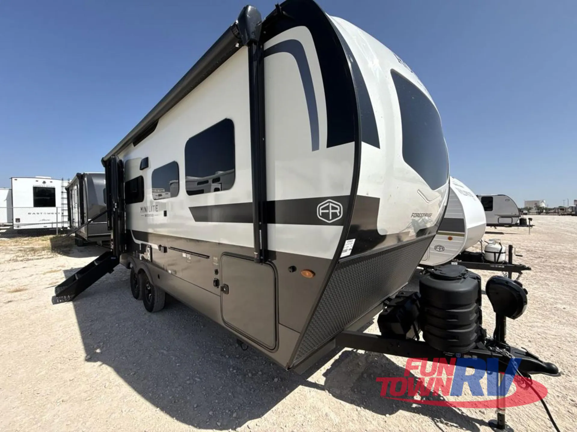 2027 Forest River Rockwood Mini Lite 2205S