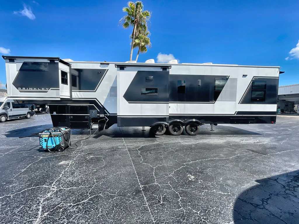 2024 Brinkley Model G 4000, Photos photo 6
