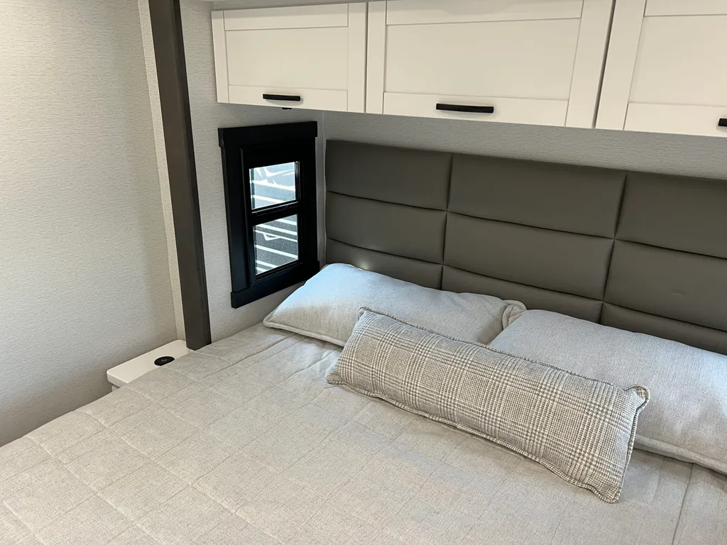 2027 Entegra Coach Accolade 37K, Photos photo 21