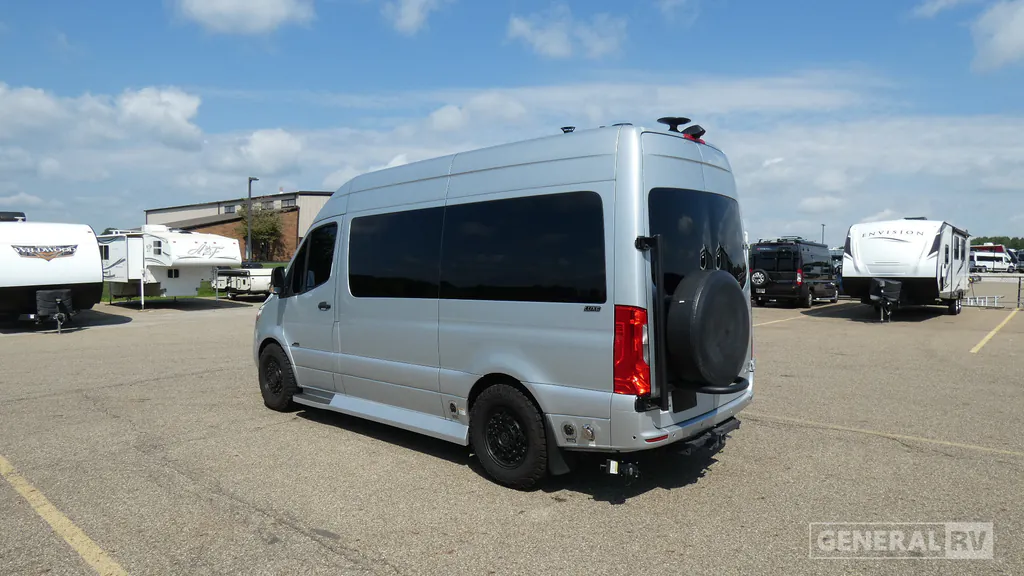 2024 Midwest Automotive Designs Luxe Cruiser D4, Photos photo 3