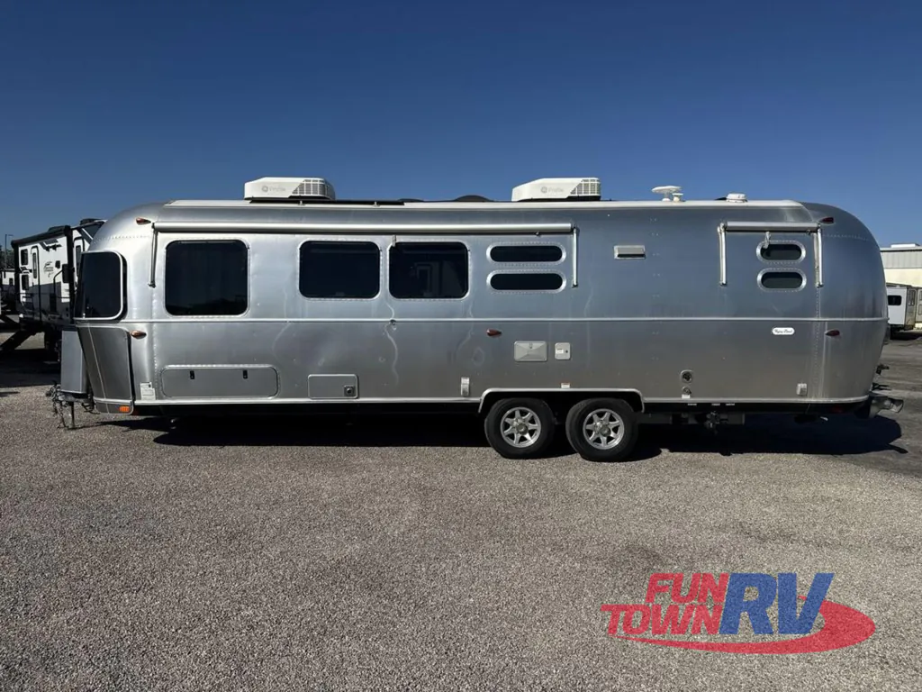 2024 Airstream Flying Cloud 30FB Office, Photos photo 6