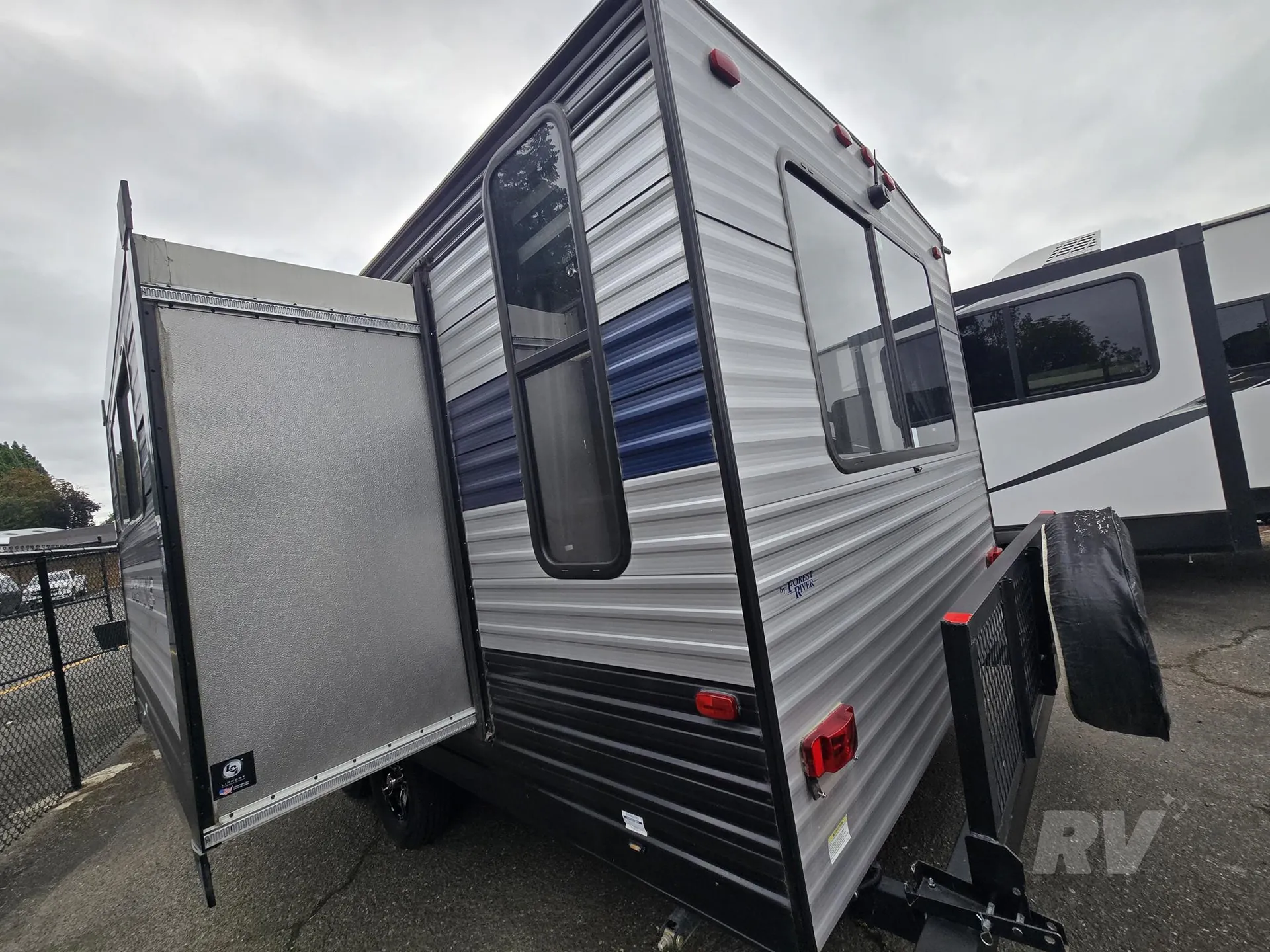 2022 Forest River Cherokee Grey Wolf 23MK — Photo 7