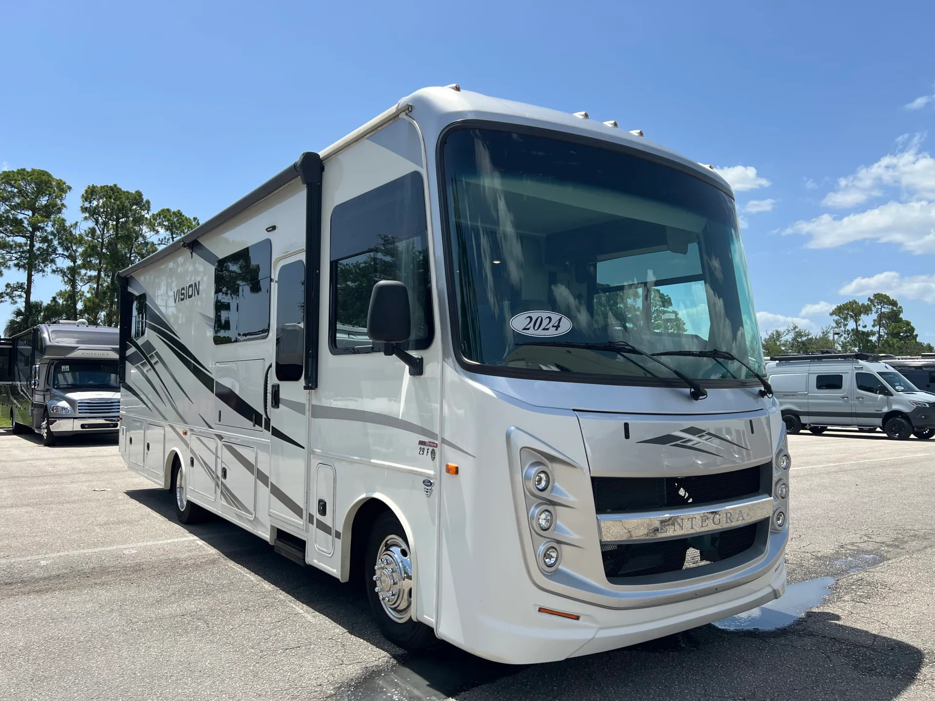 2024 Entegra Coach Vision 29F - Photo 2