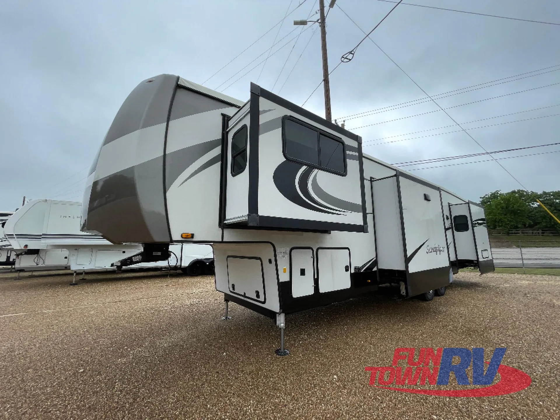 2022 Forest River Sandpiper Luxury 379FLOK - Photo 4