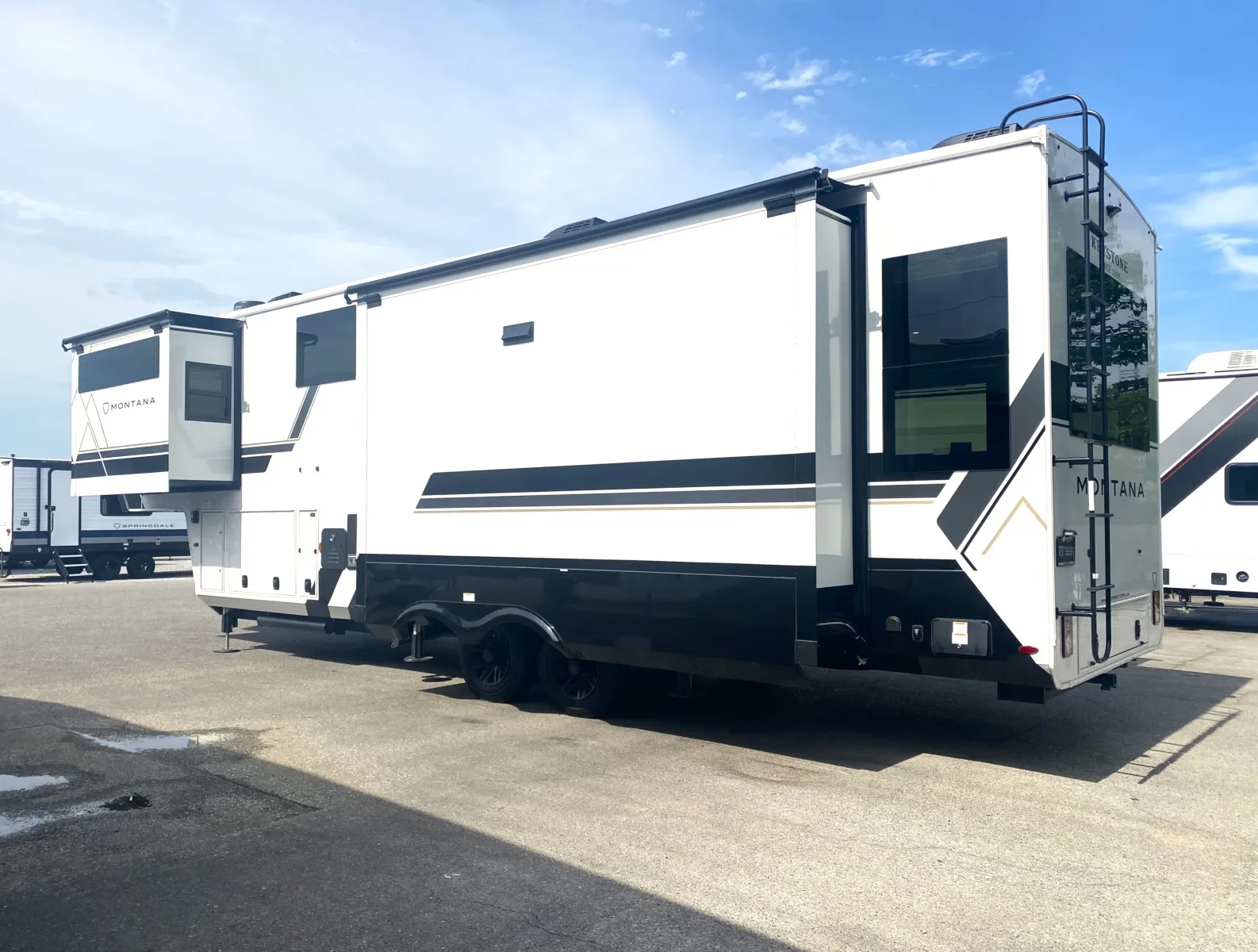2026 Keystone Montana 3100RL - Photo 3
