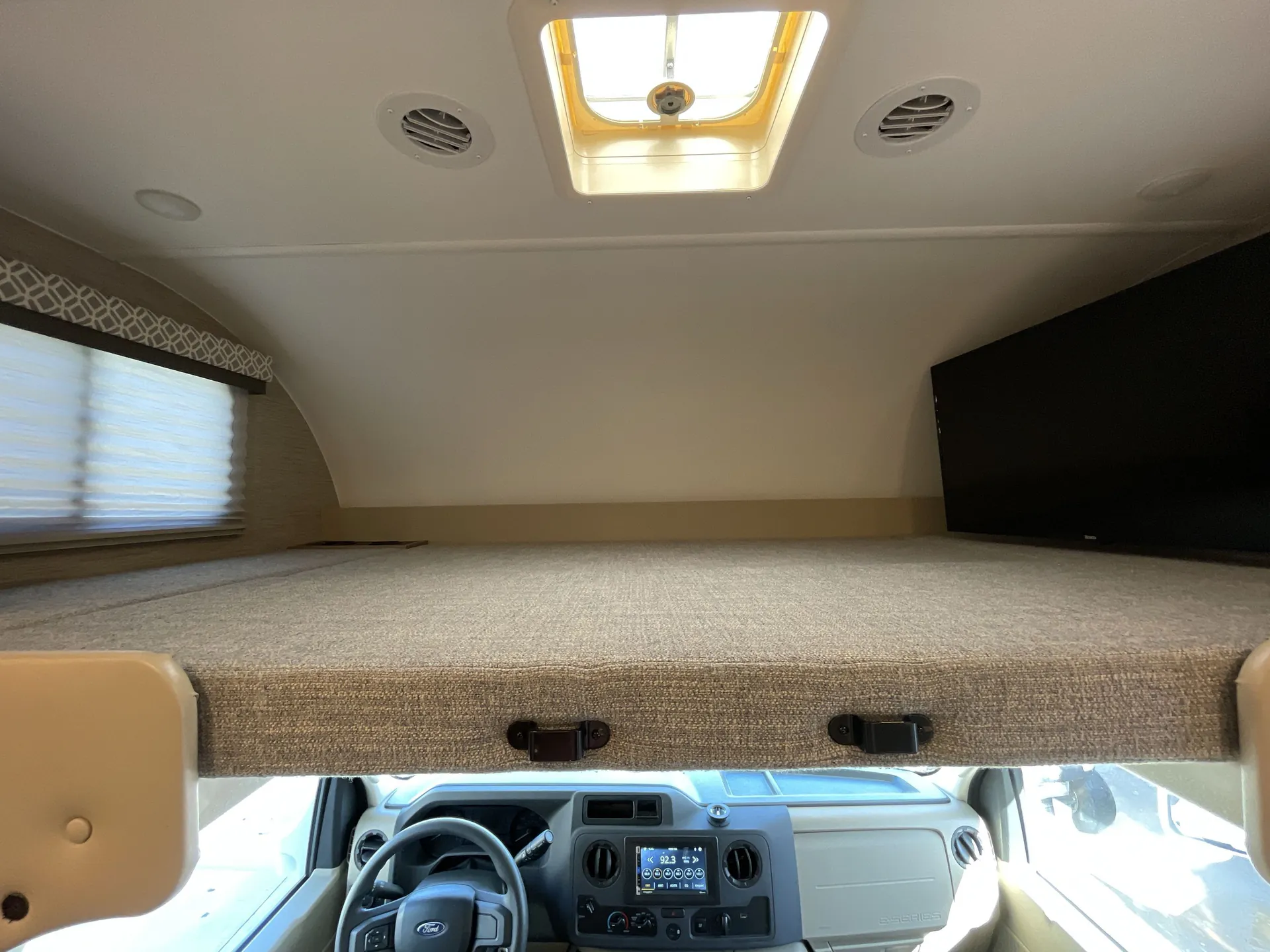 2022 Thor Motor Coach Coleman 24CM — living area main