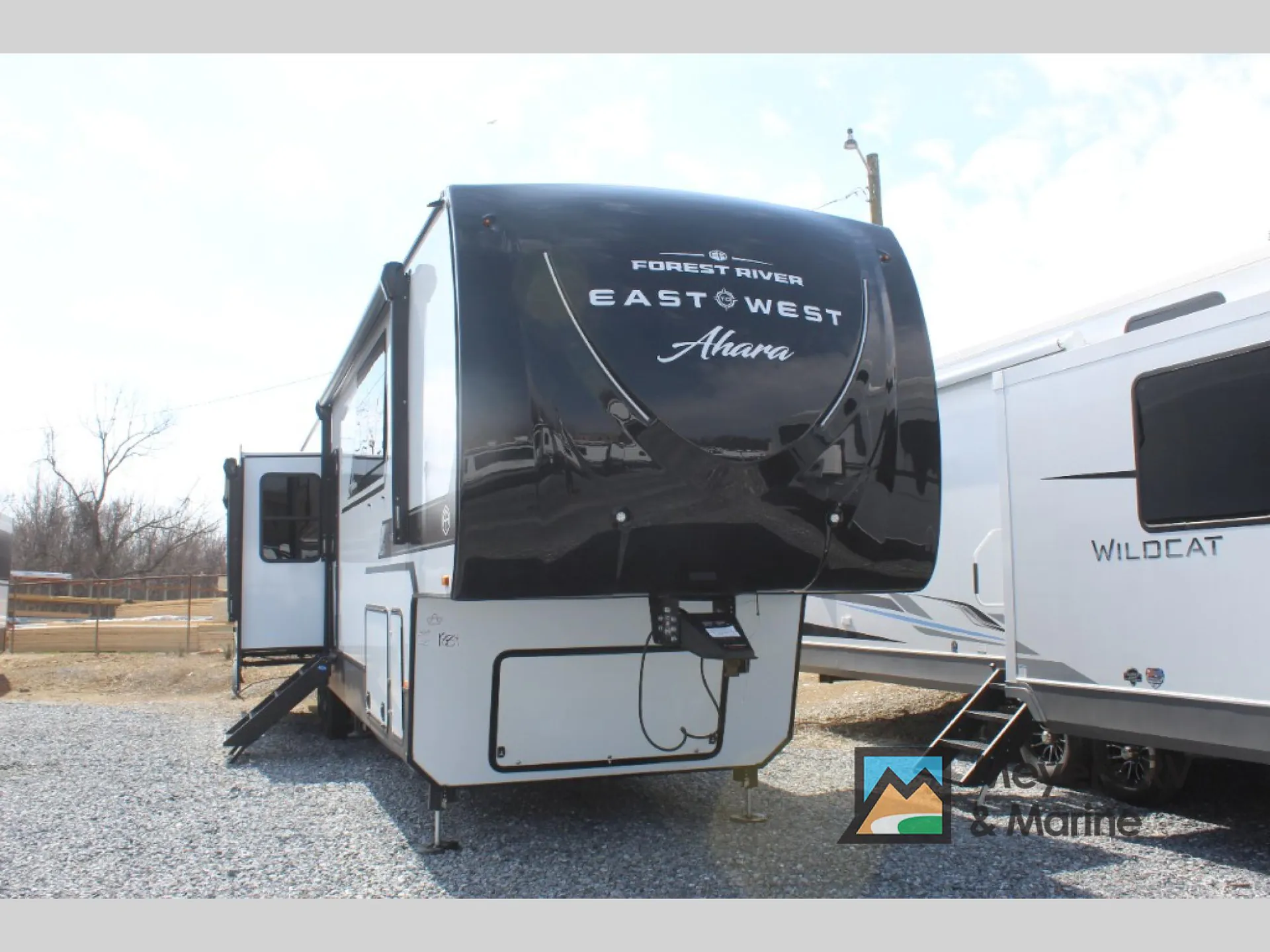 2026 East to West Ahara 395FB - Photo 2