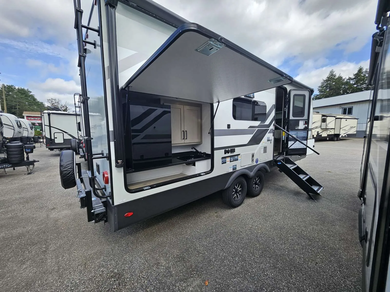 2026 Forest River Flagstaff Micro Lite 25BSDS — Photo 5