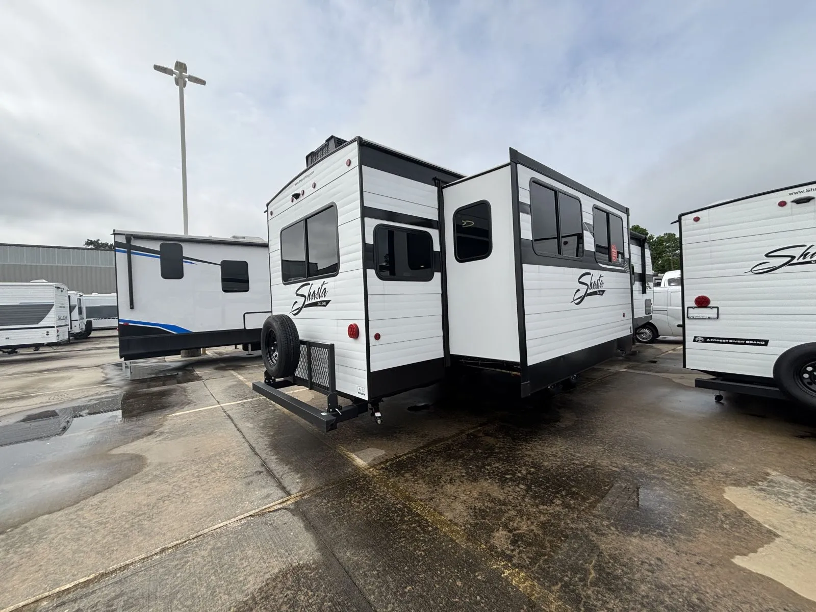 2026 Forest River SHASTA OASIS 33RLTS Travel Trailer - Photo 3
