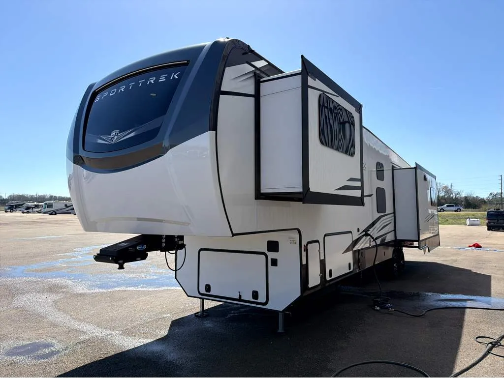 2026 Venture RV SportTrek 5 Touring Edition STTF363VFR - Photo 2