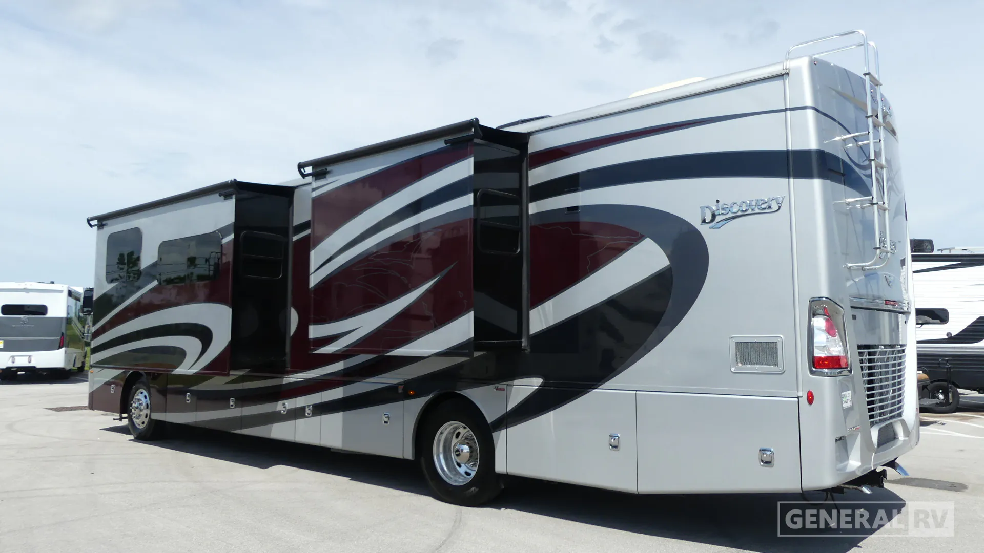 2023 Fleetwood Discovery 38W - Photo 4