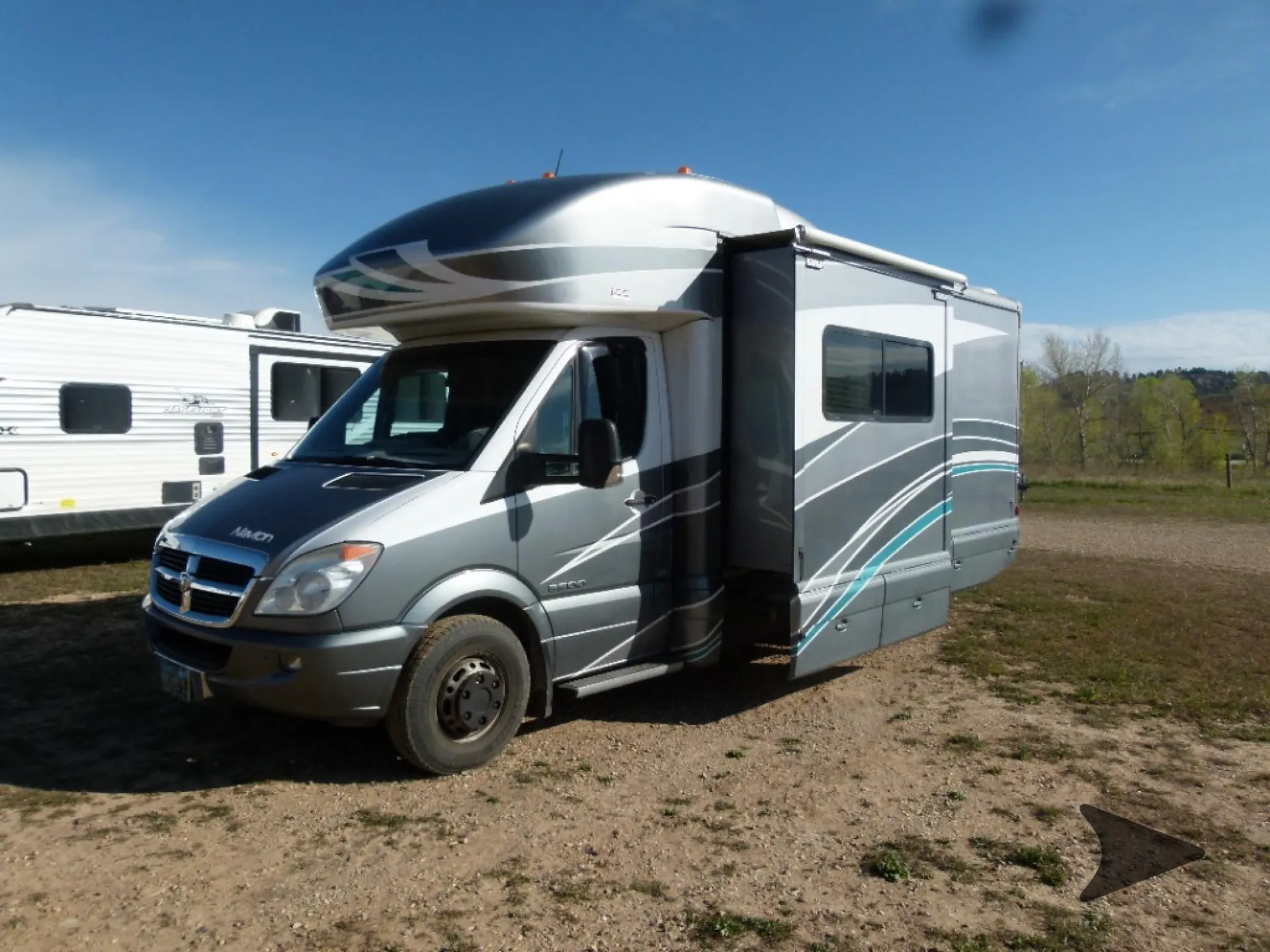 2008 Winnebago Navion 24J - Photo 4