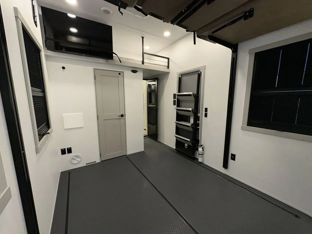 2026 Brinkley Model G 3970, Photos photo 15