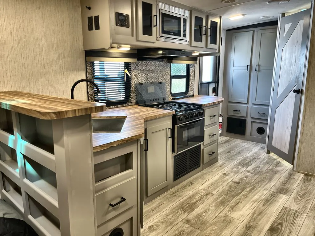 2022 Heartland North Trail Ultra-Lite Travel Trailer 22RBS - Photo 4
