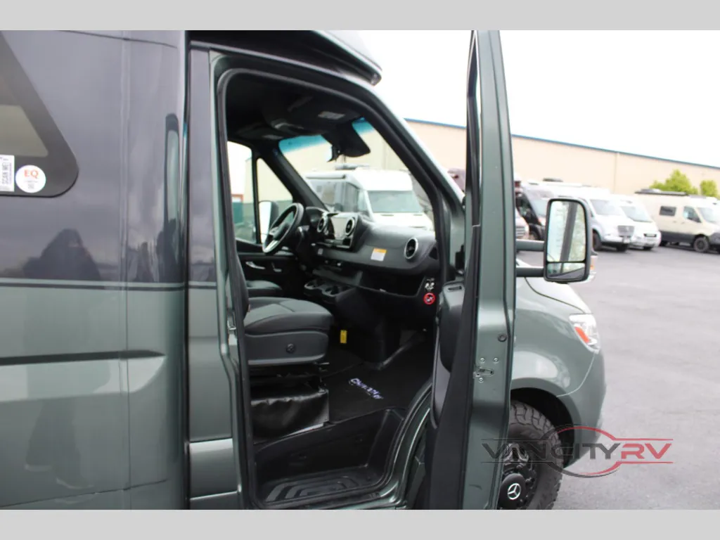 2025 Chinook RV Summit SS, Photos photo 10