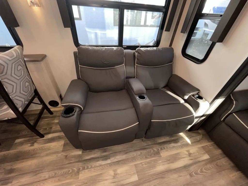 2022 Forest River Cardinal Luxury 380RLX, Photos photo 25