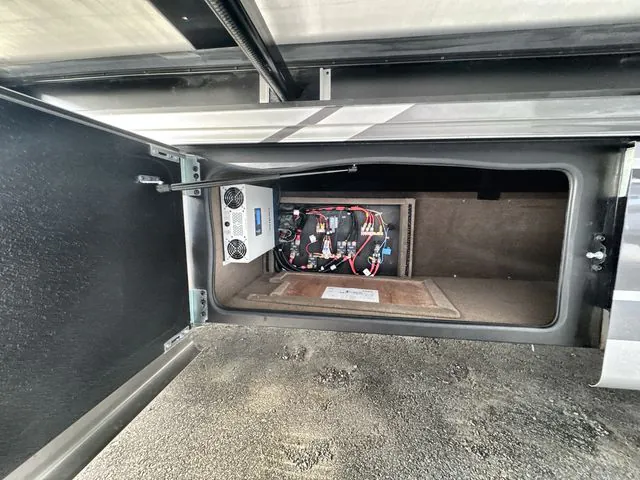 2027 Entegra Coach Accolade 37K, Photos photo 4