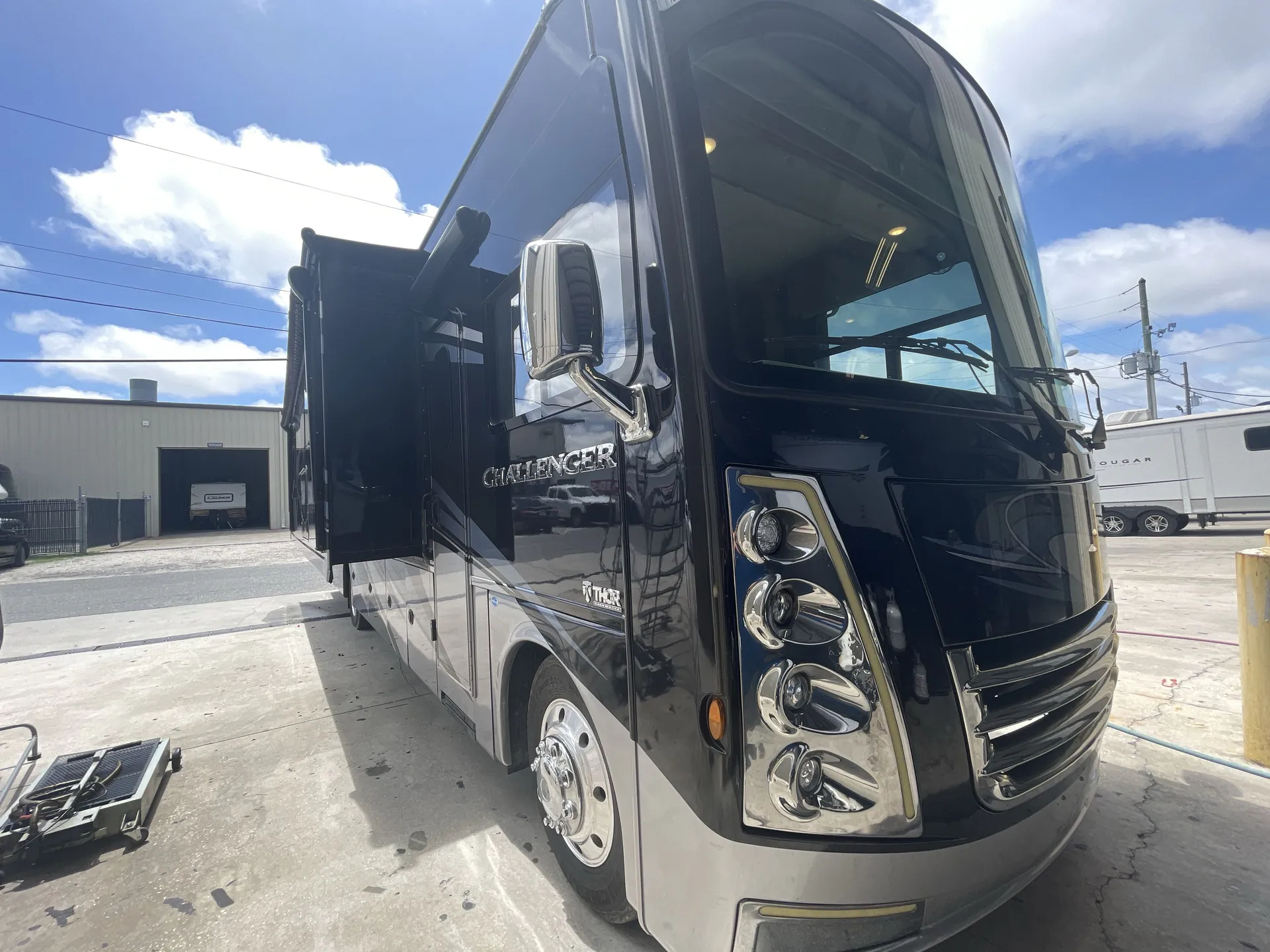 2021 Thor Motor Coach Challenger 35MQ dealer photo 1 from Camping World