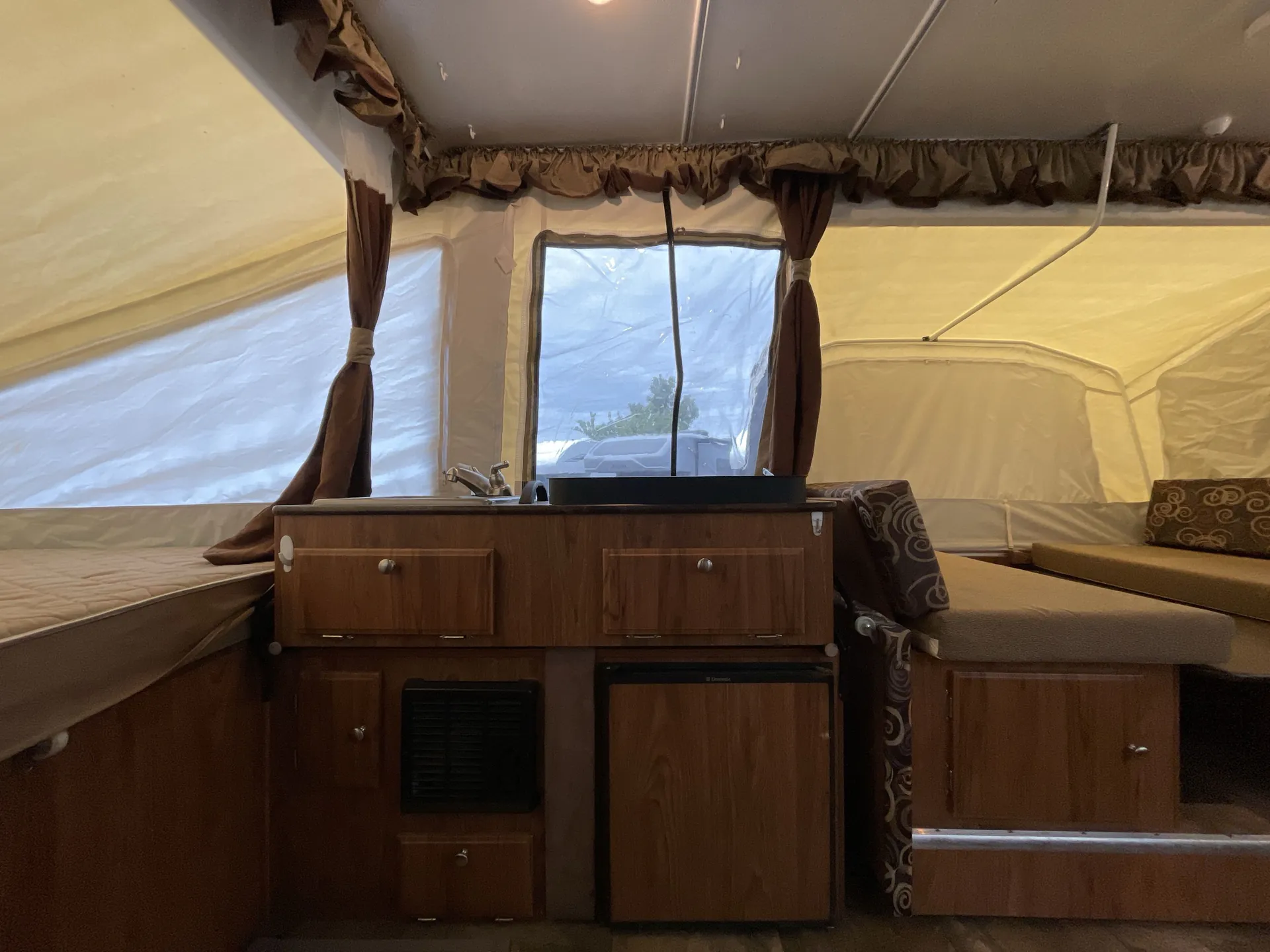 2014 Forest River Rockwood Freedom 282TXR — living area main