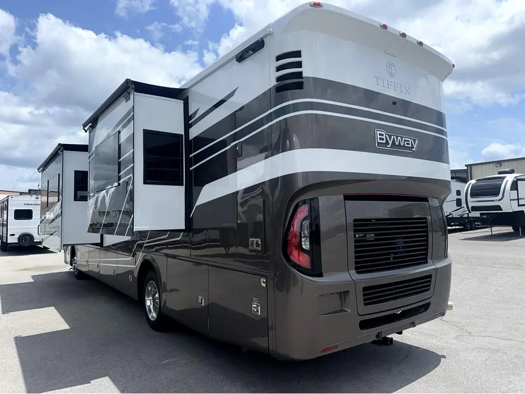 2026 Tiffin Byway 38 CL - Photo 4