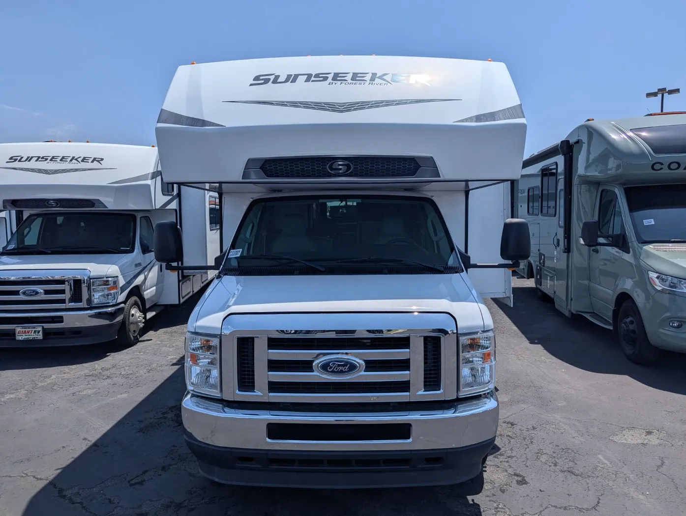 2024 Forest River Sunseeker 2860DS - Photo 3