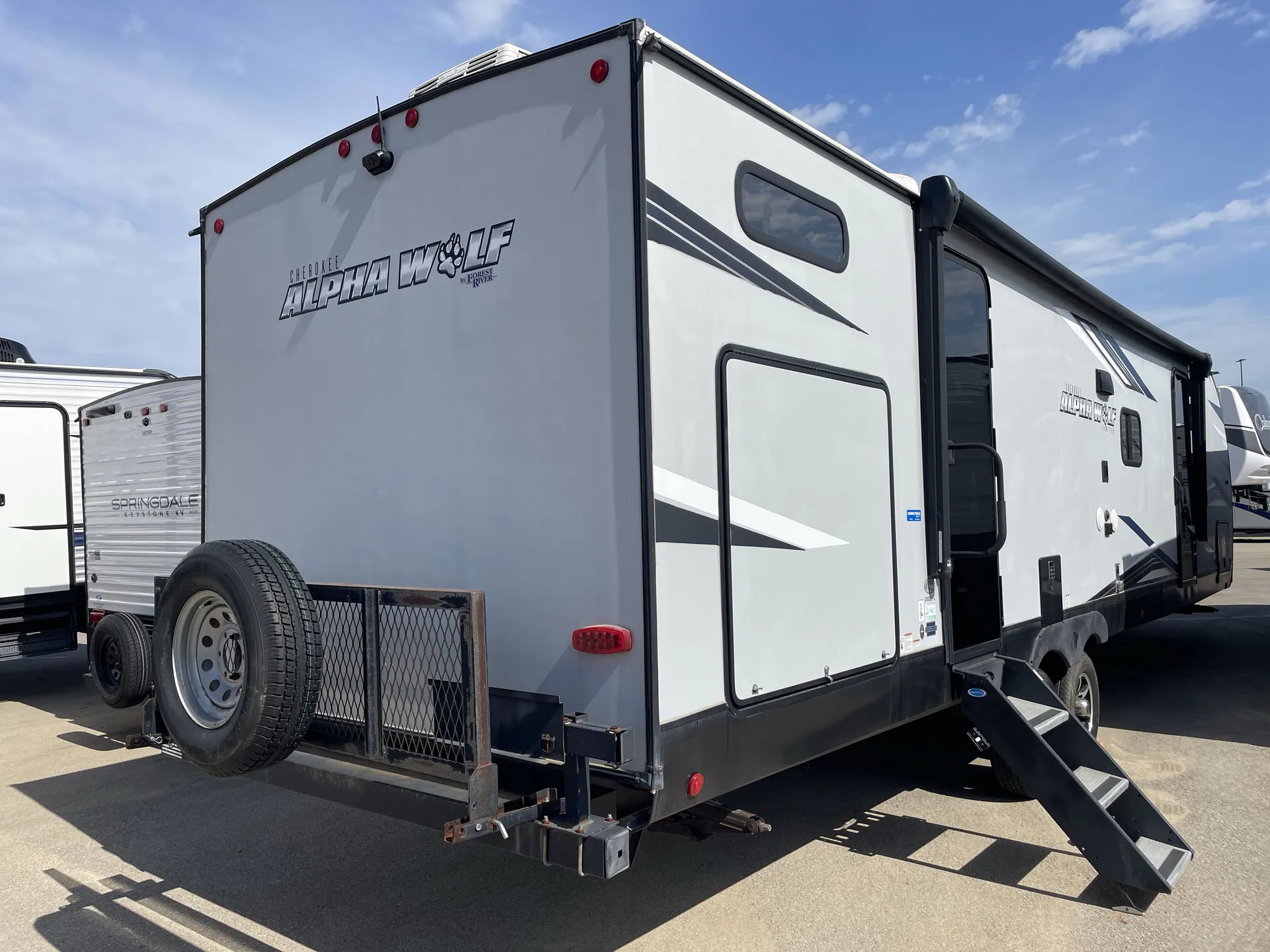 2022 Forest River Cherokee Alpha Wolf 30DBH-L — campside