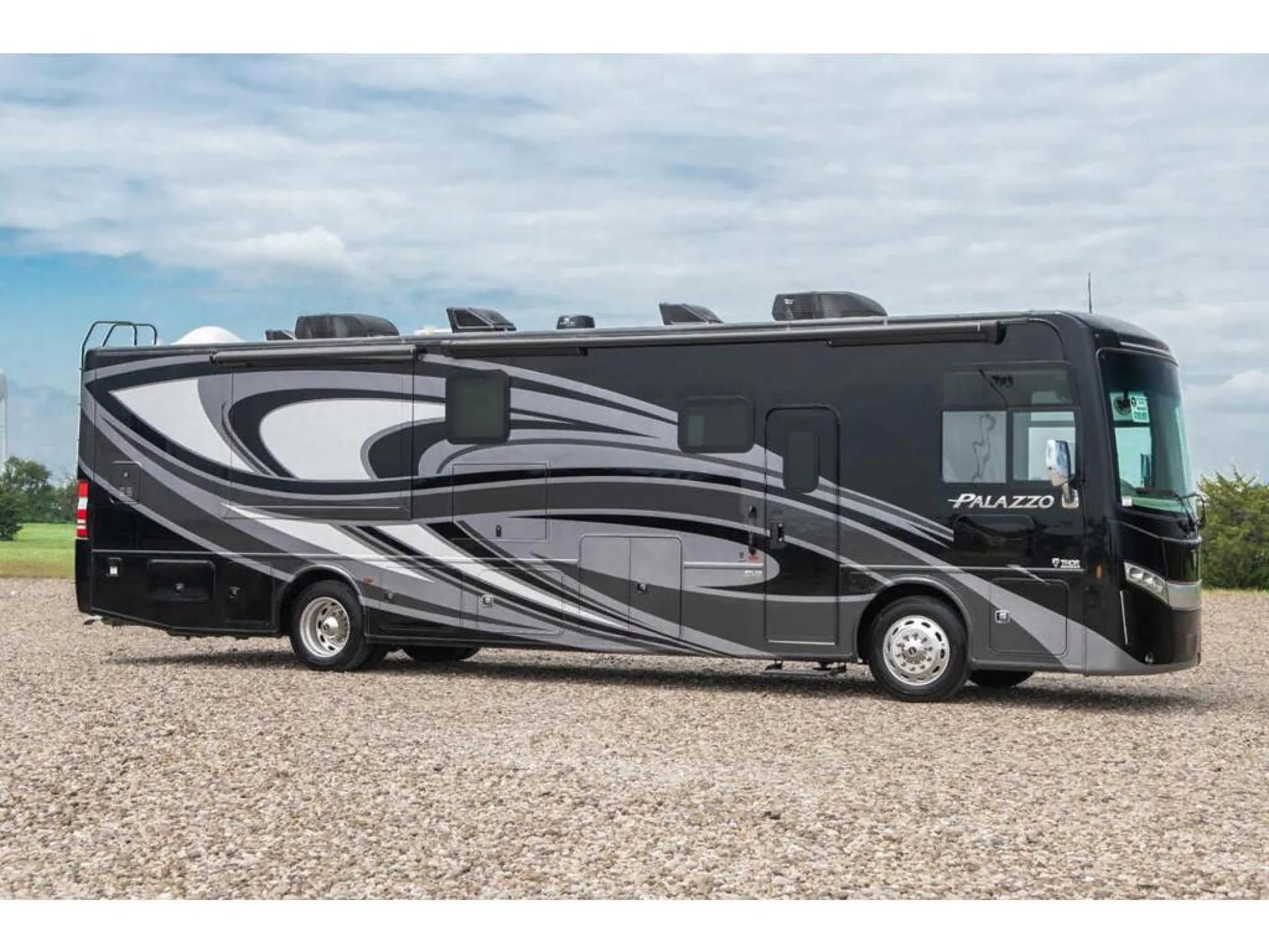 2021 Thor Motor Coach Palazzo 36.3 - Photo 2