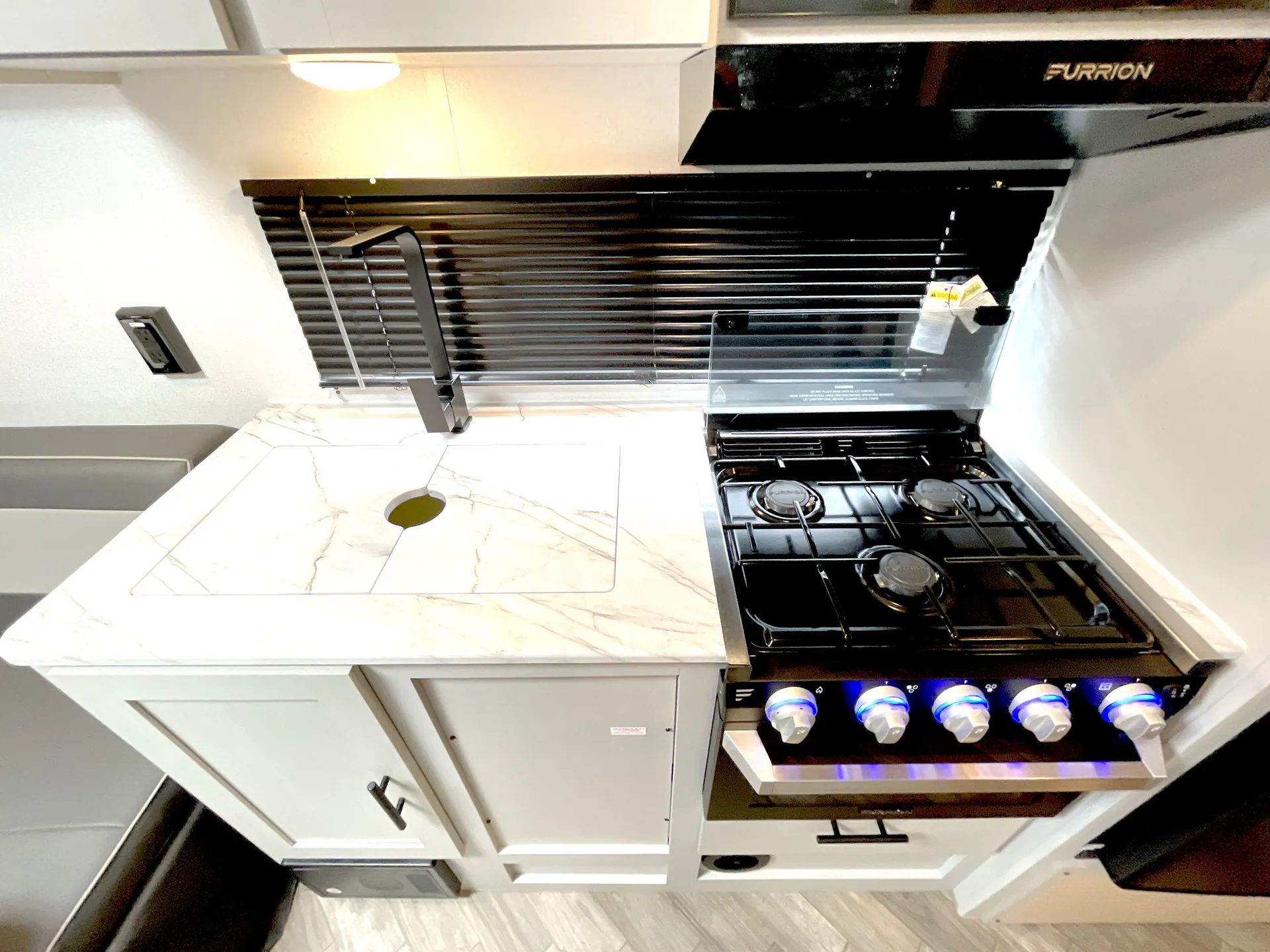 2021 Forest River Wildwood FSX 260RT — stove oven