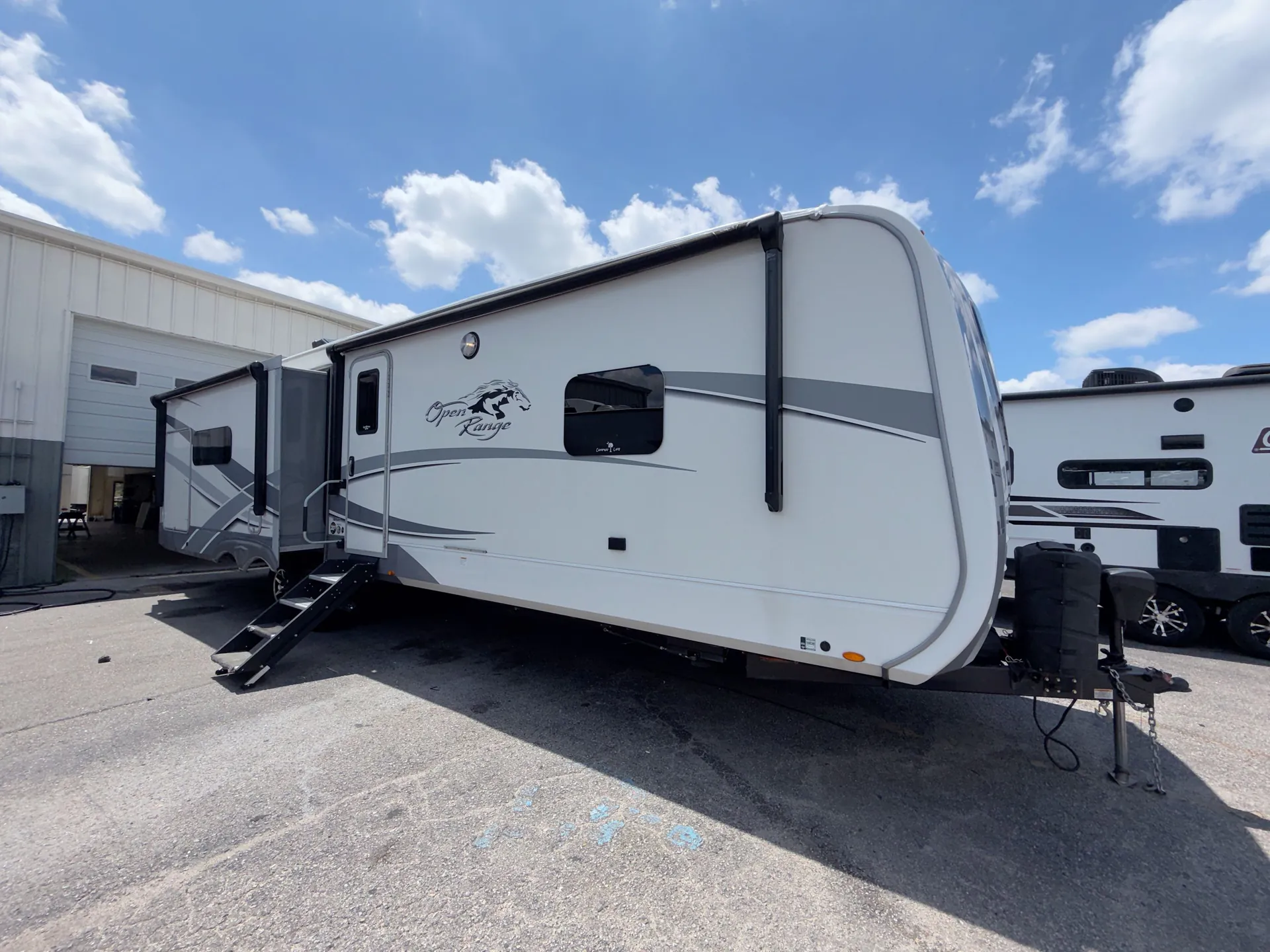 2020 highland ridge Open Range 322RLS — living area main