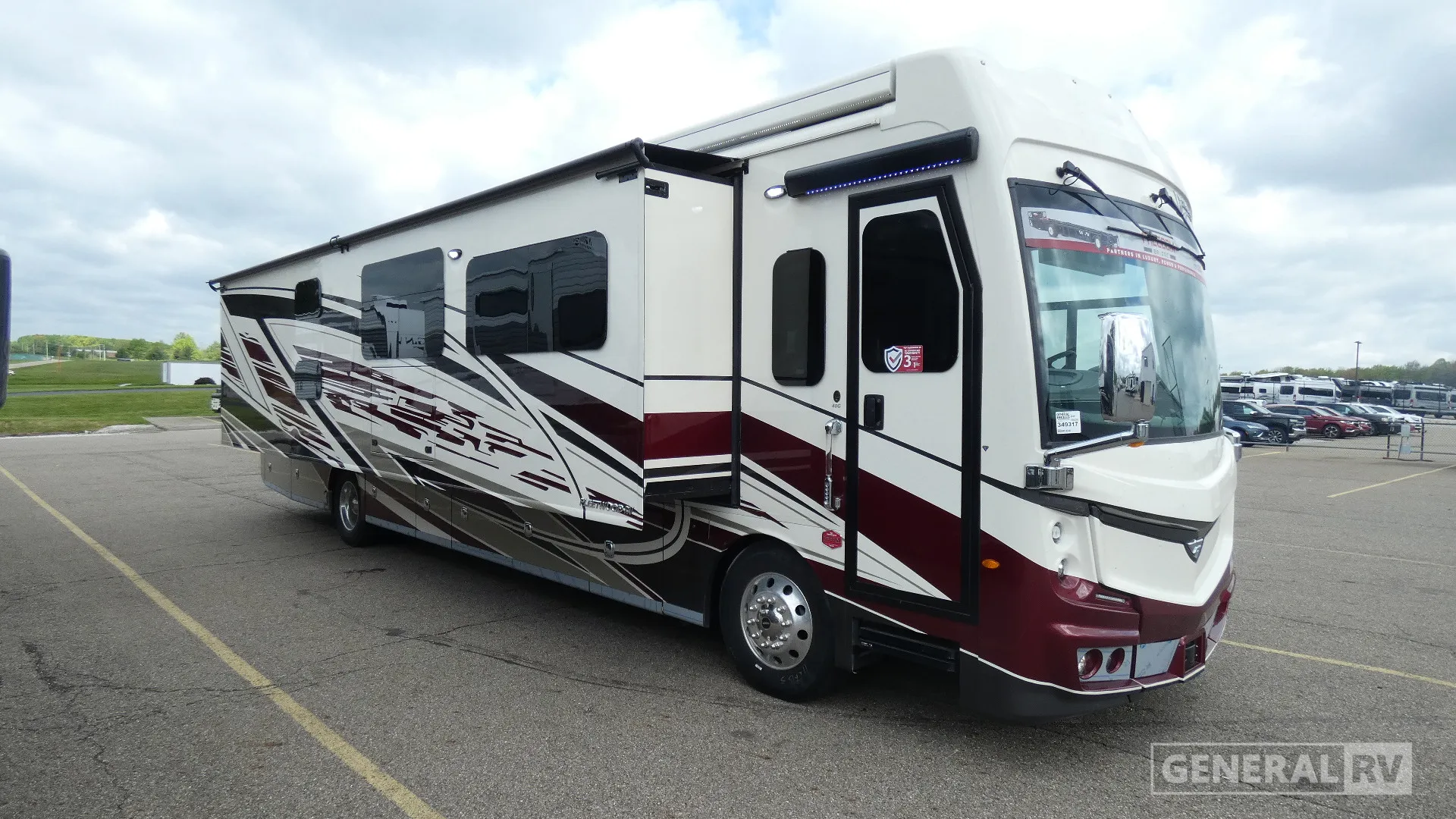 2026 Fleetwood Discovery LXE 40G - Photo 2