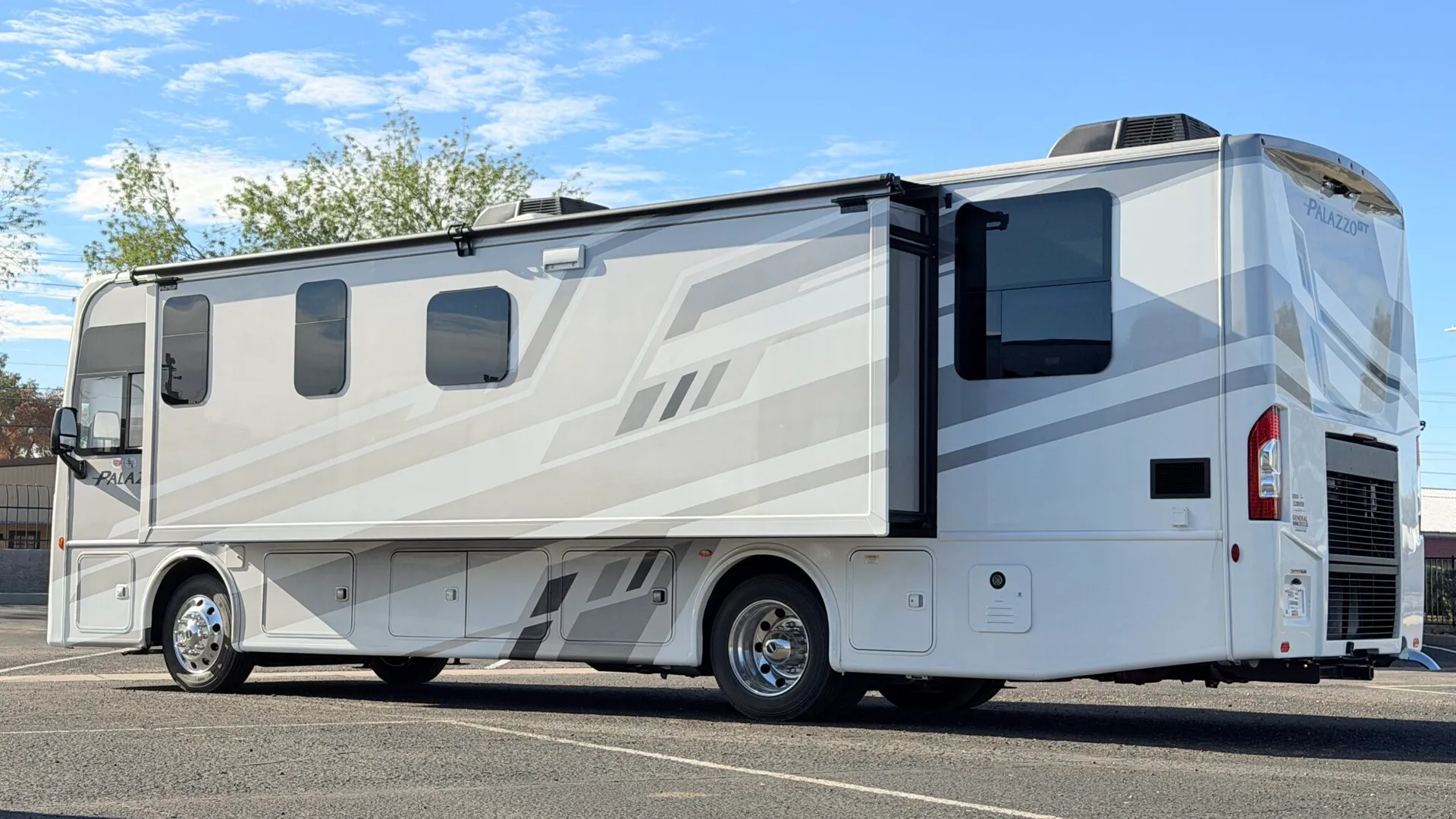2026 Thor Motor Coach Palazzo GT 33.6 - Photo 4
