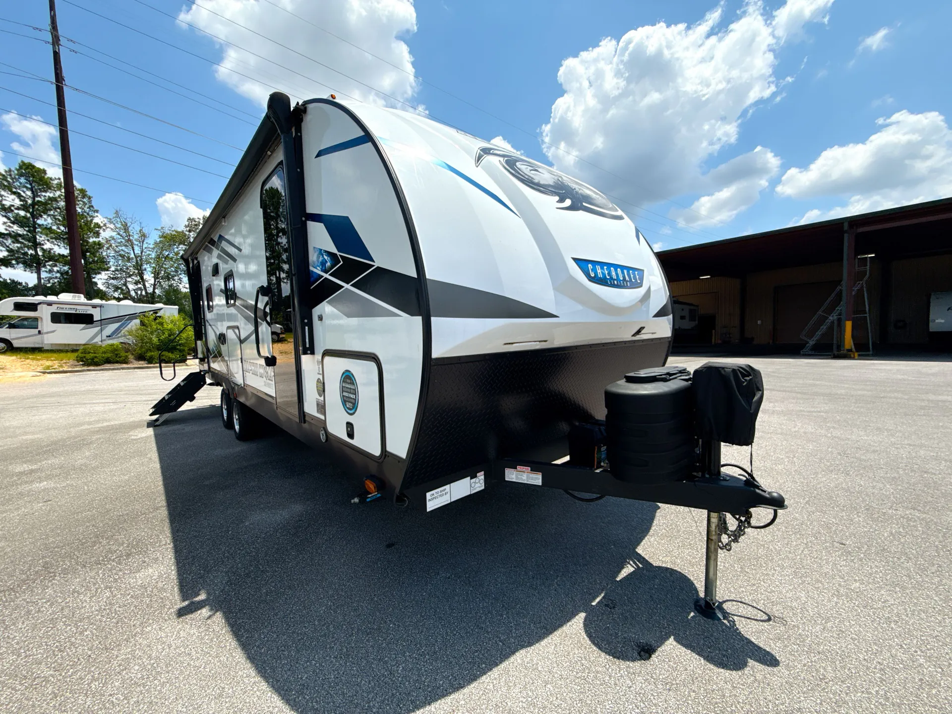 2024 Forest River Cherokee Alpha Wolf 2500RL-L - Photo 2