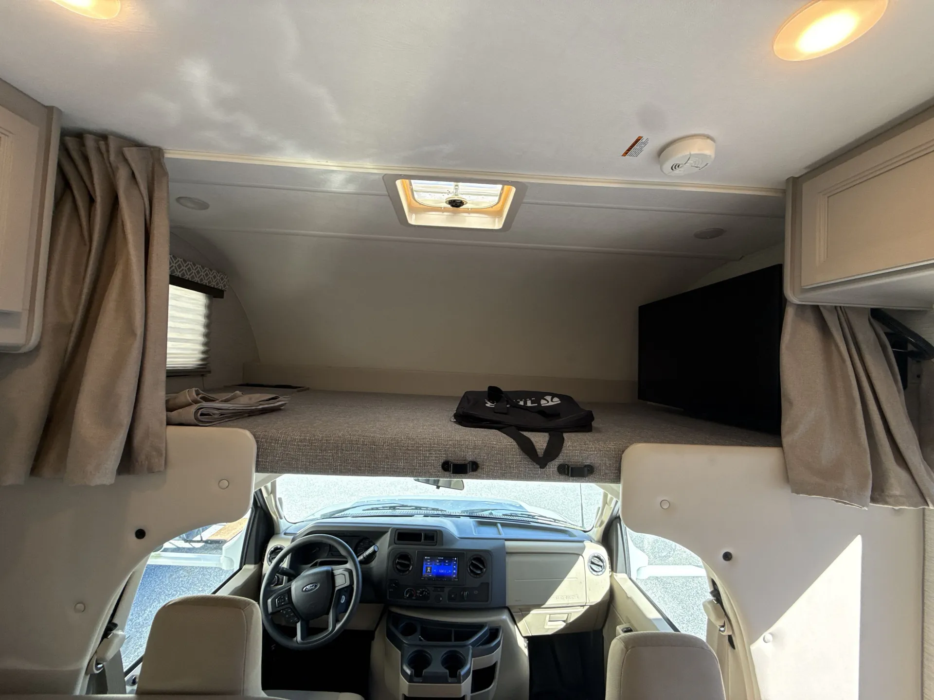 2024 Thor Motor Coach Coleman 22CM — living area main