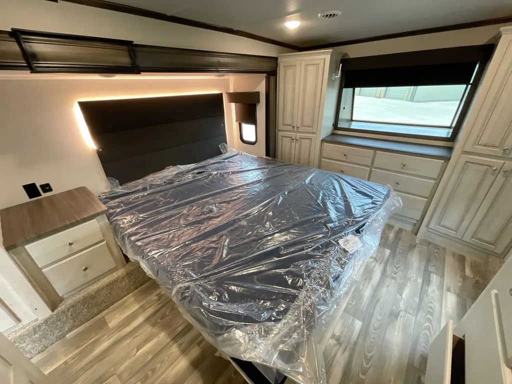2023 Forest River Cardinal Luxury 380RLX, Photos photo 22