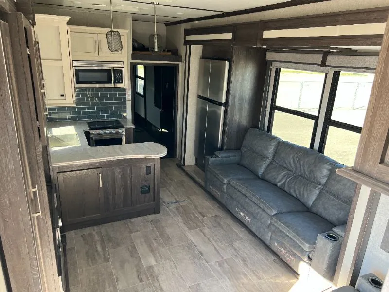 2019 Keystone Raptor 423, Photos photo 24
