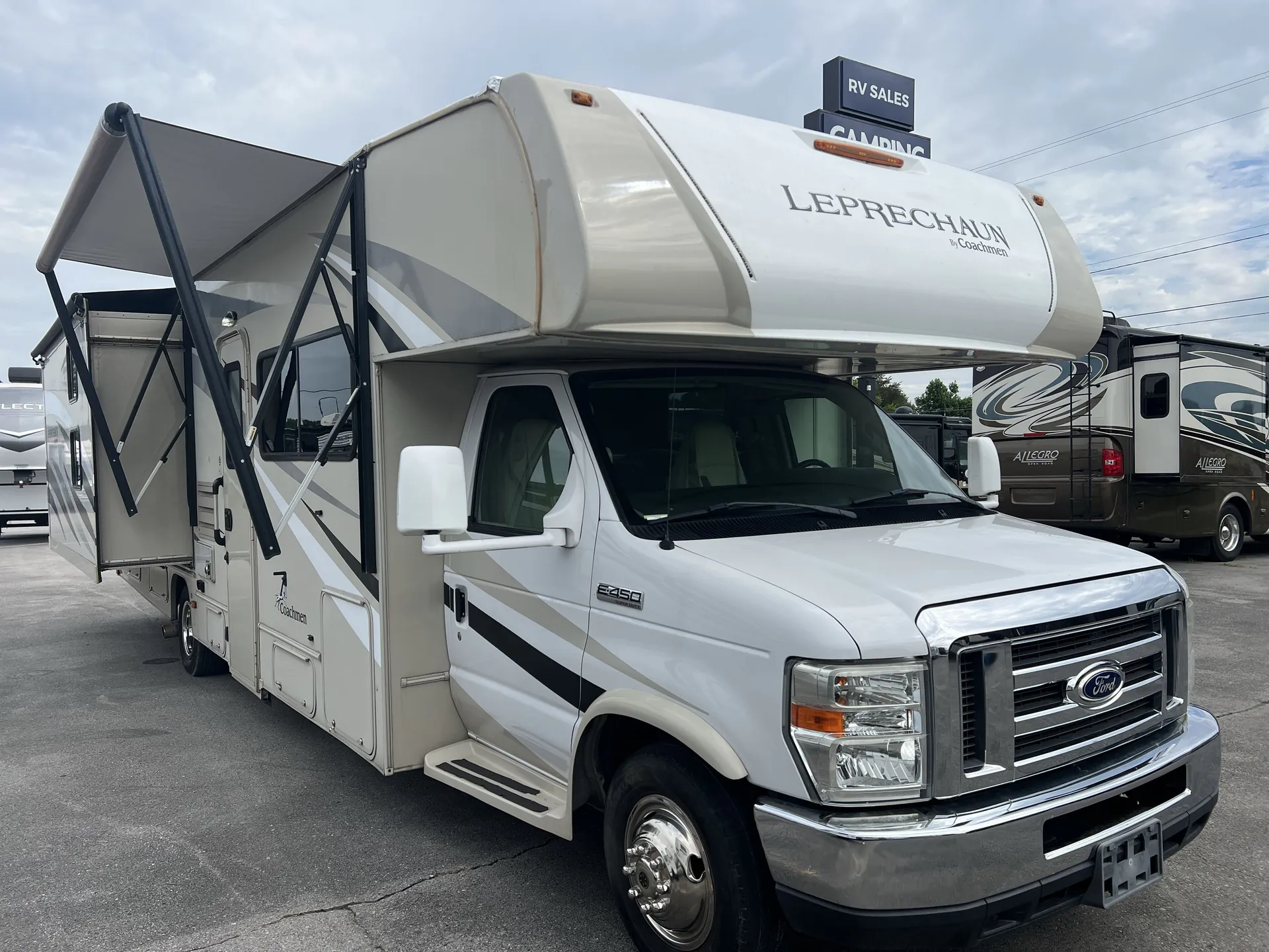 2017 Coachmen Leprechaun 310BH - Photo 2