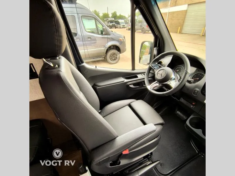 2026 Storyteller Overland Dark MODE XO - Photo 4