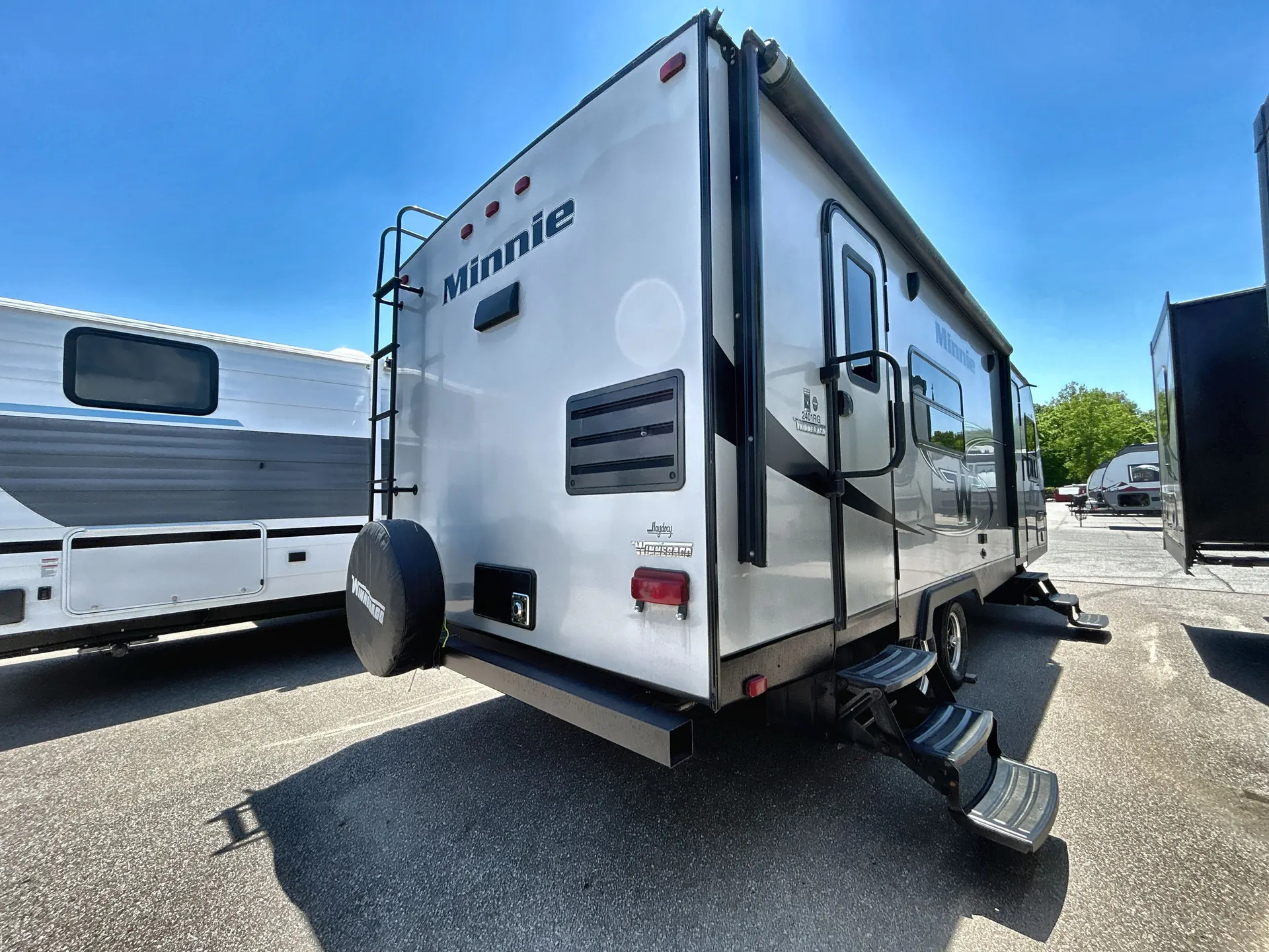 2019 Winnebago Minnie 2401RG - Photo 4