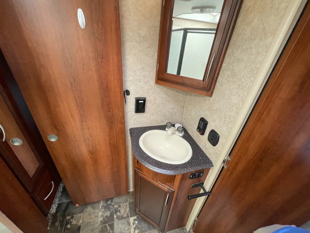 2014 Prime Time Crusader 295RST, Photos photo 6