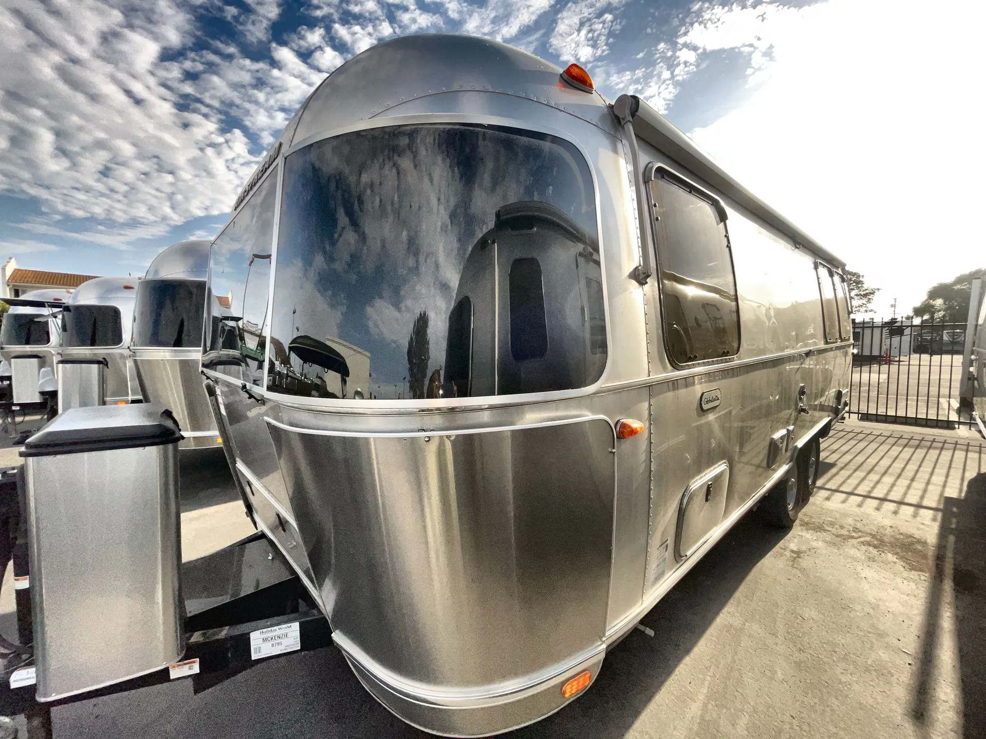 2022 Airstream Globetrotter 23FB Twin - Photo 3